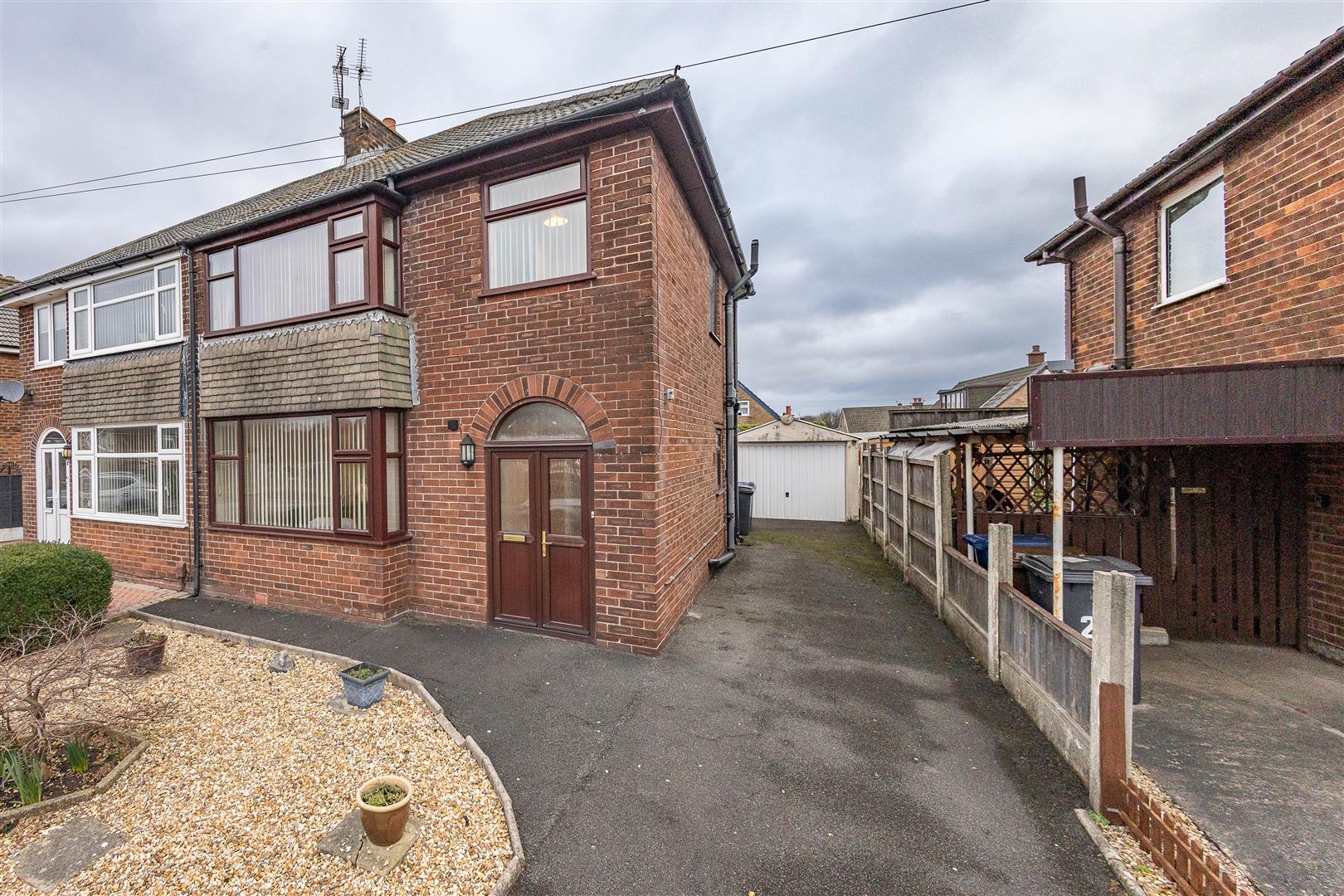 3 bed property in Severn Drive, Preston